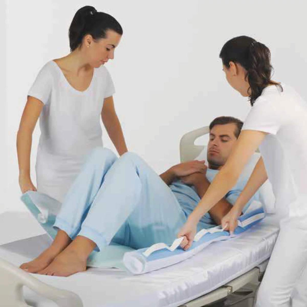 R-med  ABSO Slide Set fogantyúkkal a fekvőbeteg könnyű mozgatásáért 75x90 cm 4 rétegű  Caress Slide lepedő